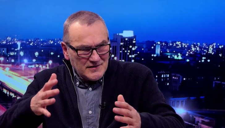 В общи линии сме на равнището на Турция. Властта се използва да мачка политическите противници, коментира журналистът Иван Бакалов В общи линии сме на равнището на Турция. Властта се използва да мачка политическите противници, коментира журналистът Иван Бакалов