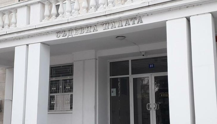 Обвиняемият твърди, че дрогата била само за лична употреба Обвиняемият твърди, че дрогата била само за лична употреба