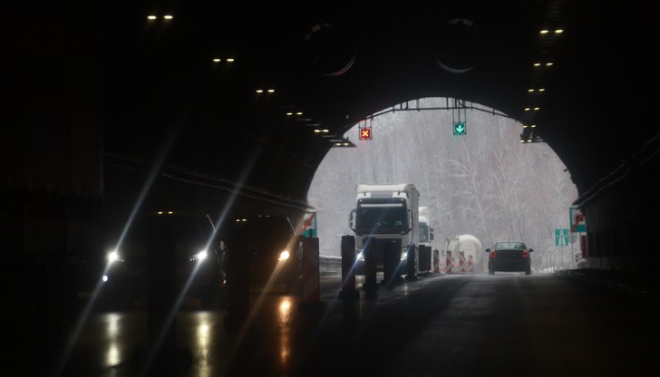 Двупосочно движение в тунелите на АМ „Струма" заради ремонтни дейности Двупосочно движение в тунелите на АМ „Струма" заради ремонтни дейности