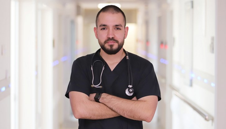 Д-р Димитър Комитов: Вирусът остава латентен в организма цял живот след първоначалната инфекция Д-р Димитър Комитов: Вирусът остава латентен в организма цял живот след първоначалната инфекция