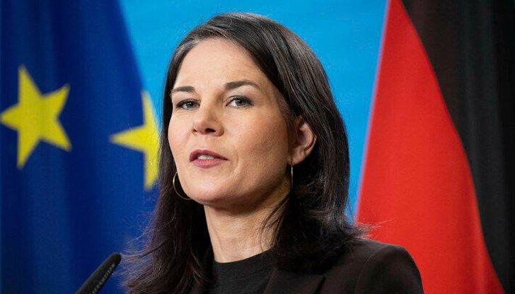 Аналена Бербок: Путин се опитва да ни заблуди с условията за примирие Аналена Бербок: Путин се опитва да ни заблуди с условията за примирие