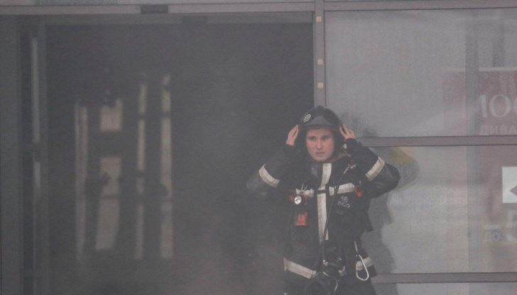 Експлозия подпали лимузина от президентския гараж на Путин в центъра на Москва Експлозия подпали лимузина от президентския гараж на Путин в центъра на Москва