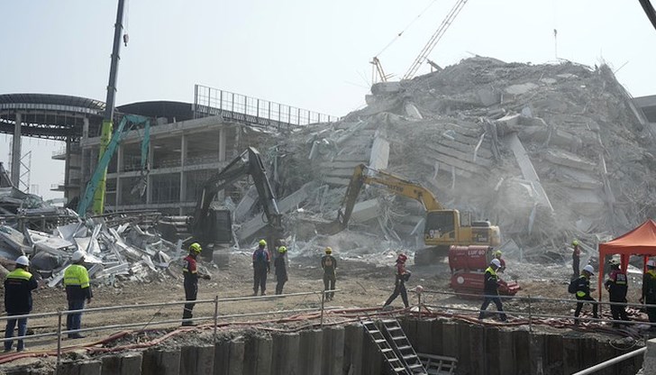 Оцелелите са в капан на няколко метра под повърхността Оцелелите са в капан на няколко метра под повърхността