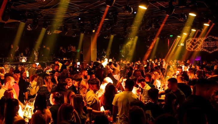 Заведението обучава персонала си за действия при пожар и спешни ситуации Заведението обучава персонала си за действия при пожар и спешни ситуации