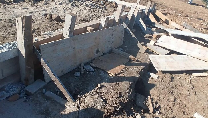 Тежка техника и бетонни съоръжения са открити при проверка на плажа край Синеморец Тежка техника и бетонни съоръжения са открити при проверка на плажа край Синеморец