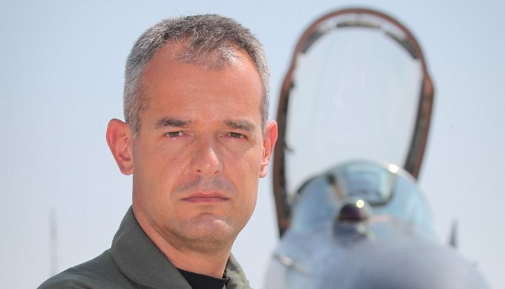 Правителството одобри назначението на бригаден генерал Русев за началник на ВВС, въпреки поредица инциденти в авиобазата в Граф Игнатиево Правителството одобри назначението на бригаден генерал Русев за началник на ВВС, въпреки поредица инциденти в авиобазата в Граф Игнатиево