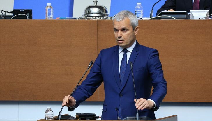 Лидерът на "Възраждане" настоява за предоговаряне на членството на България в Европейския съюз Лидерът на "Възраждане" настоява за предоговаряне на членството на България в Европейския съюз