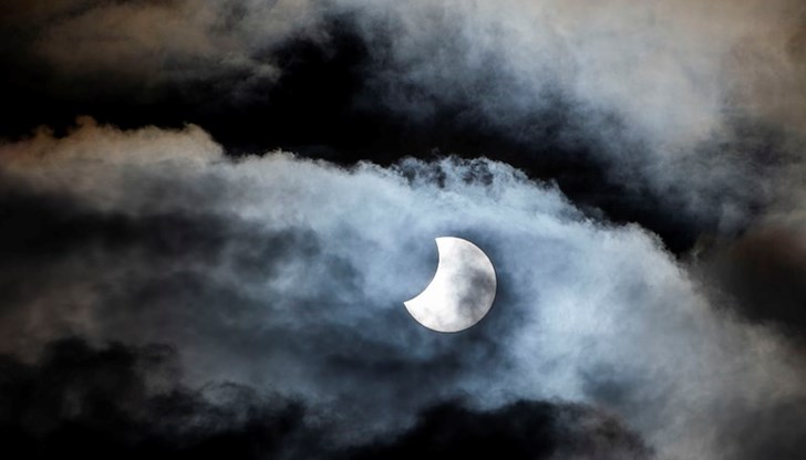 В събота наблюдаваме първото слънчево затъмнение за годината В събота наблюдаваме първото слънчево затъмнение за годината