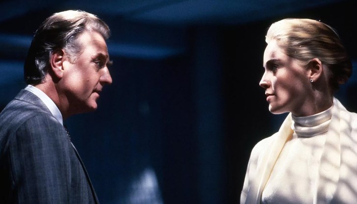 Актьорът е познат у нас най-вече с участието си във филмите "Първичен инстинкт" и "S.W.A.T." Актьорът е познат у нас най-вече с участието си във филмите "Първичен инстинкт" и "S.W.A.T."