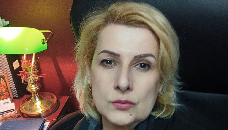 Бившият социалист Гуцанов се хвали с мизерни суми, които са му джобни за 5 минути, критикува Елена Гунчева Бившият социалист Гуцанов се хвали с мизерни суми, които са му джобни за 5 минути, критикува Елена Гунчева