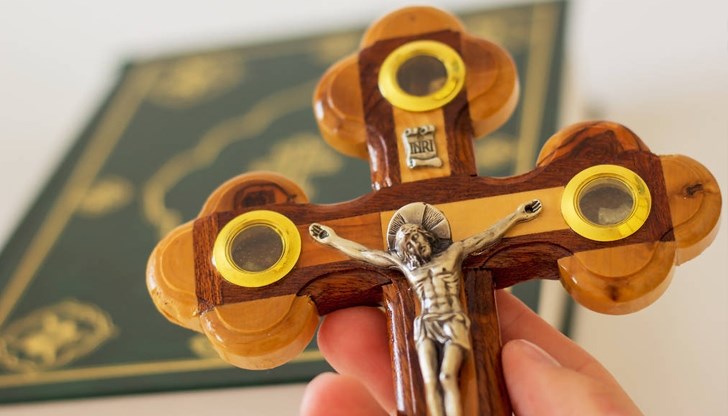 В днешната неделя се отдава почит на Христовия кръст В днешната неделя се отдава почит на Христовия кръст