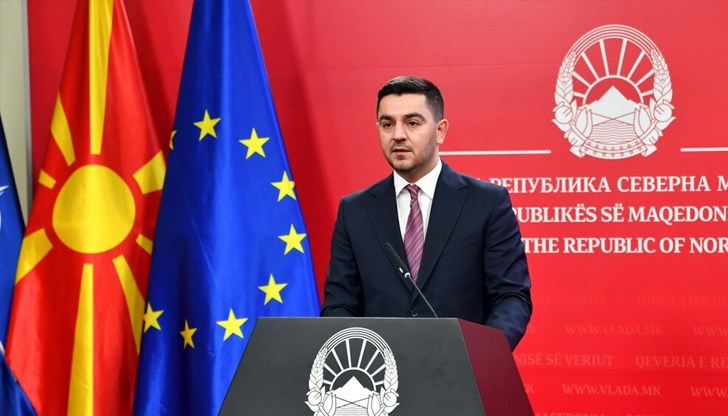 Изведоха го с белезници от полицейското управление в Карпош Изведоха го с белезници от полицейското управление в Карпош