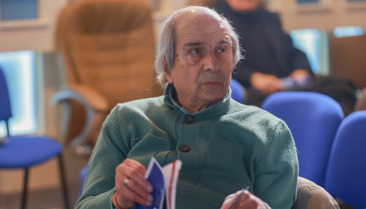 Литературният историк призова за внимателна промяна на учебните програми Литературният историк призова за внимателна промяна на учебните програми