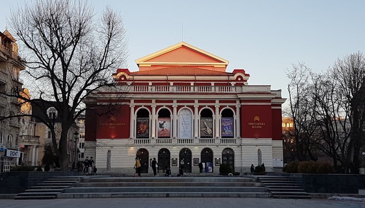 Огнян Стамболиев документира 75 години Русенска опера в новата си книга Огнян Стамболиев документира 75 години Русенска опера в новата си книга