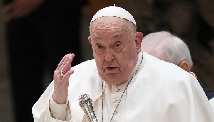 Поклонници продължават да се събират на площад "Свети Петър" Поклонници продължават да се събират на площад "Свети Петър"