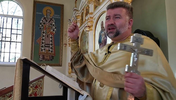 Свещеник настоява за връщането на религията в училищата Свещеник настоява за връщането на религията в училищата