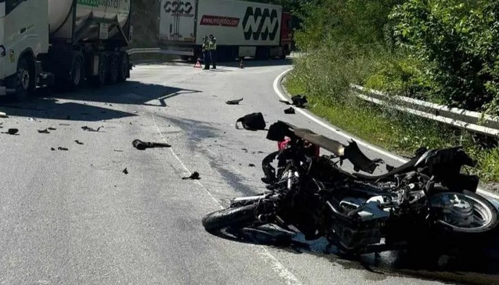 20-годишният моторист се е разбил с много висока скорост 20-годишният моторист се е разбил с много висока скорост