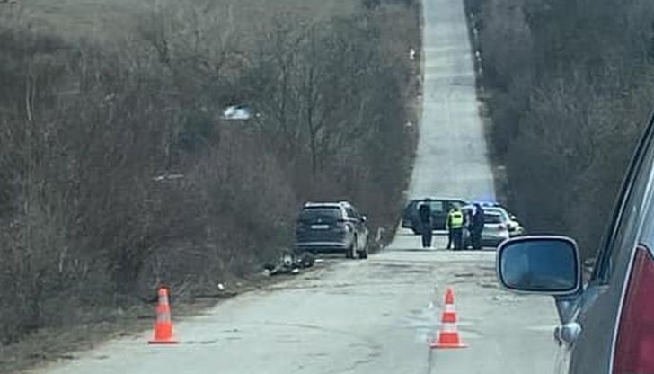 19-годишното момиче е с политравма след самокатастрофа на "Пежо" 19-годишното момиче е с политравма след самокатастрофа на "Пежо"