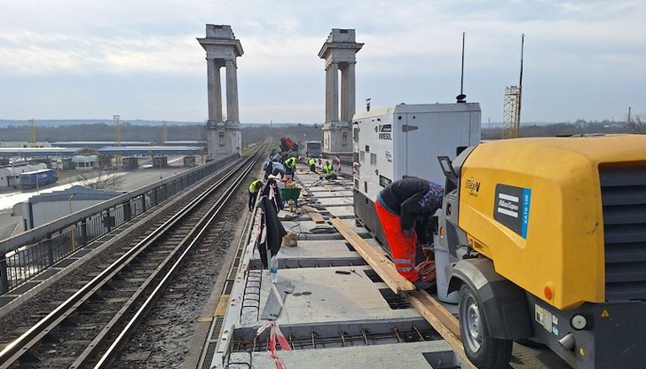 Шосейната част на моста ще бъде затворена за 36 часа Шосейната част на моста ще бъде затворена за 36 часа