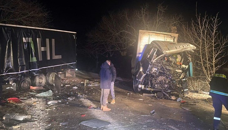 Челният удар на товарни автомобили взе четири жертви на пътя Памплона - Мадрид Челният удар на товарни автомобили взе четири жертви на пътя Памплона - Мадрид