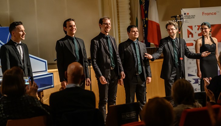 Вокален ансамбъл Cantanti DAI MONTI VERDI ще представи шансони и мадригали от 16-и век на сцената на Доходното здание Вокален ансамбъл Cantanti DAI MONTI VERDI ще представи шансони и мадригали от 16-и век на сцената на Доходното здание