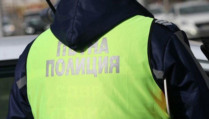 Трафикът се регулира от служители на "Пътна полиция" Трафикът се регулира от служители на "Пътна полиция"