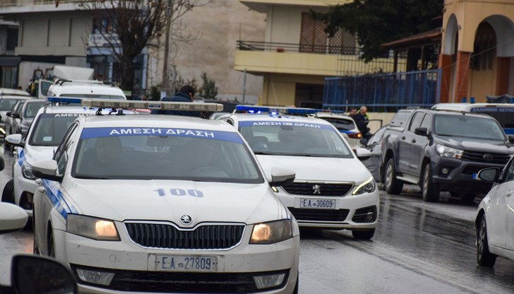 Европол и гръцката полиция удариха канал за мигранти с български коли Европол и гръцката полиция удариха канал за мигранти с български коли