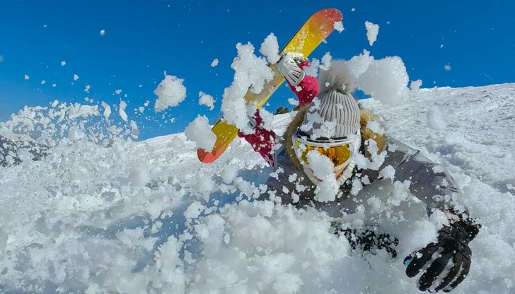 14-годишното момиче се е блъснало в дърво 14-годишното момиче се е блъснало в дърво