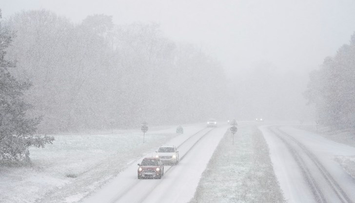Полицията предупреждава за опасни условия по пътищата в цялата страна Полицията предупреждава за опасни условия по пътищата в цялата страна
