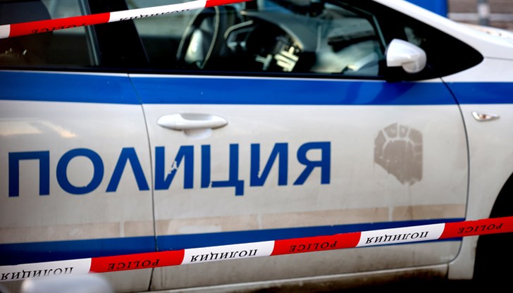 Телата са транспортирани за аутопсия, открито е предсмъртно писмо на по-младия мъж Телата са транспортирани за аутопсия, открито е предсмъртно писмо на по-младия мъж