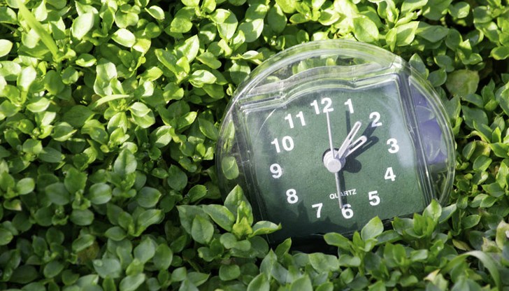 Местим стрелките на часовниците с час напред Местим стрелките на часовниците с час напред