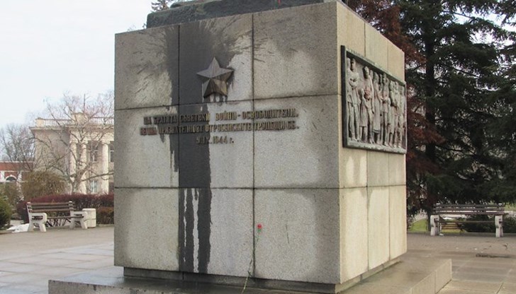 Инцидентът е регистриран в нощта срещу 3 март, открити са парчета стъкло Инцидентът е регистриран в нощта срещу 3 март, открити са парчета стъкло