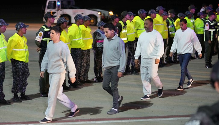 Тръмп прекратява програма за хуманитарно пребиваване на бежанци от Венецуела, Никарагуа, Куба и Хаити Тръмп прекратява програма за хуманитарно пребиваване на бежанци от Венецуела, Никарагуа, Куба и Хаити