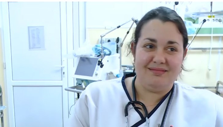 Д-р Галина Стоянова ежедневно пътува от Русе и е единственият специалист в кардиологичното отделение Д-р Галина Стоянова ежедневно пътува от Русе и е единственият специалист в кардиологичното отделение