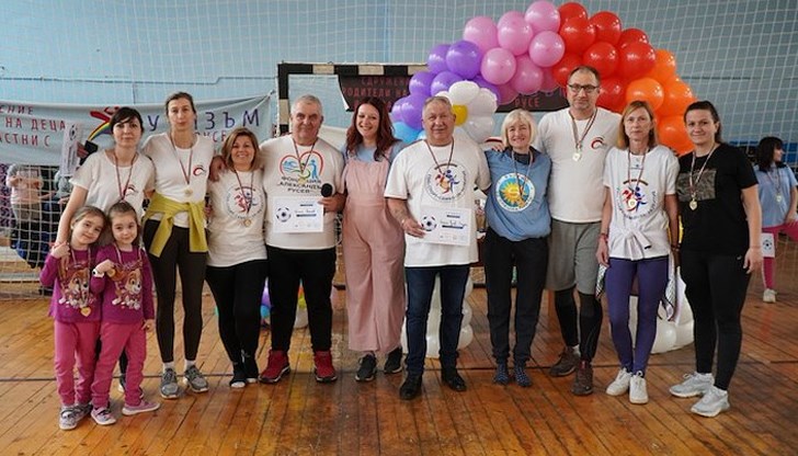 Сдружение "Родители на деца и възрастни с аутизъм - Русе" създаде двудневен празник с тренировки, танци и представления Сдружение "Родители на деца и възрастни с аутизъм - Русе" създаде двудневен празник с тренировки, танци и представления