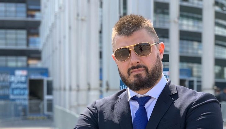 Николай Бареков отправи сериозни обвинения към Информационно обслужване и депутата Делян Пеевски в социалните мрежи Николай Бареков отправи сериозни обвинения към Информационно обслужване и депутата Делян Пеевски в социалните мрежи