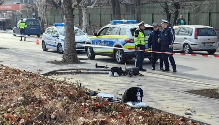 Лекарите в Русе се борят за живота на майката, блъсната на тротоара Лекарите в Русе се борят за живота на майката, блъсната на тротоара