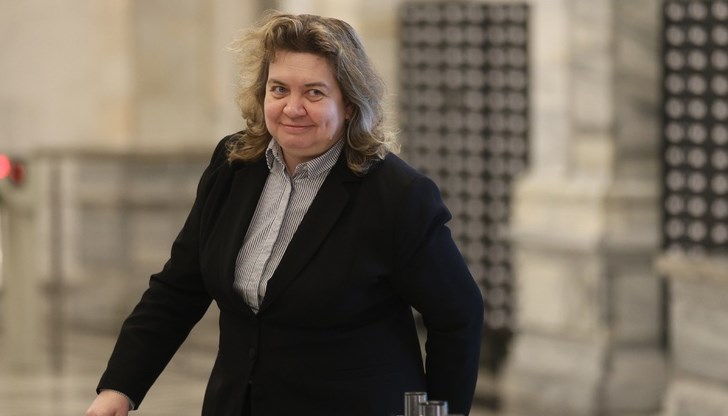 Парламентът одобри държавни магазини в пощите и заеми за милиарди Парламентът одобри държавни магазини в пощите и заеми за милиарди