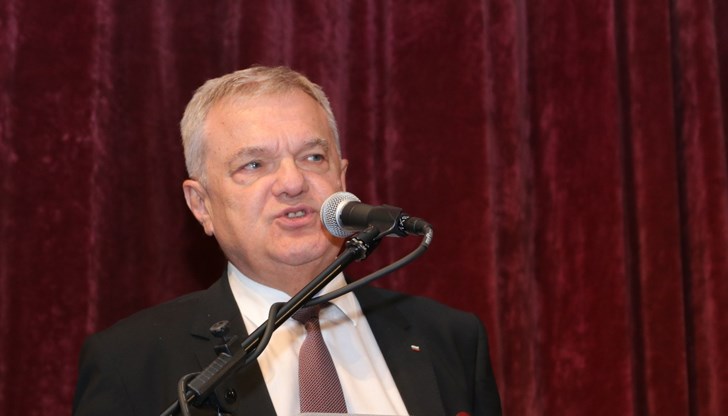 Лидерът на АБВ разкритикува остро ролята на ЕС и НАТО в конфликта Лидерът на АБВ разкритикува остро ролята на ЕС и НАТО в конфликта