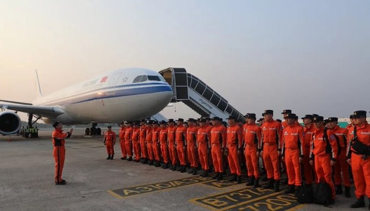 Групата включва експерти по земетресения и медицински специалисти Групата включва експерти по земетресения и медицински специалисти