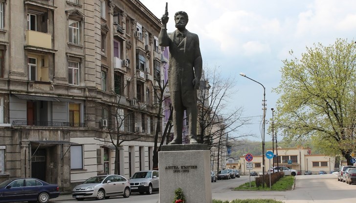 Официална церемония и възстановка на трагичните събития ще се проведат на 17 март до Понтон №5 и паметника на революционера Официална церемония и възстановка на трагичните събития ще се проведат на 17 март до Понтон №5 и паметника на революционера