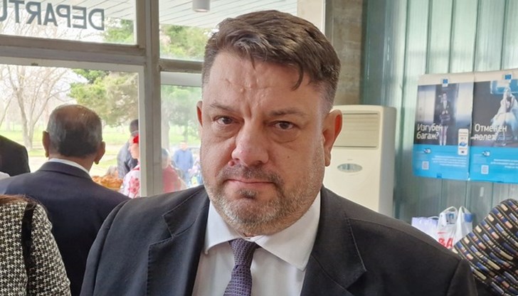 Вицепремиерът убеден, че управлението е стабилно и опозицията е слаба и неадекватна Вицепремиерът убеден, че управлението е стабилно и опозицията е слаба и неадекватна