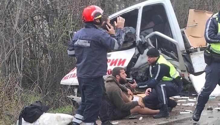 23-годишният мъж е управлявал бус "Мерцедес Спринтер 312 Д" 23-годишният мъж е управлявал бус "Мерцедес Спринтер 312 Д"