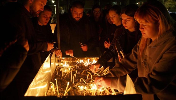 След мълчаливото бдение идват масови демонстрации в цялата страна След мълчаливото бдение идват масови демонстрации в цялата страна