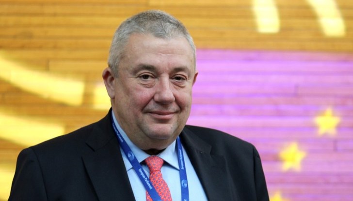 Евродепутатът от ГЕРБ-СДС твърди, че европейските лидери трябва да изградят собствена концепция за сигурност Евродепутатът от ГЕРБ-СДС твърди, че европейските лидери трябва да изградят собствена концепция за сигурност