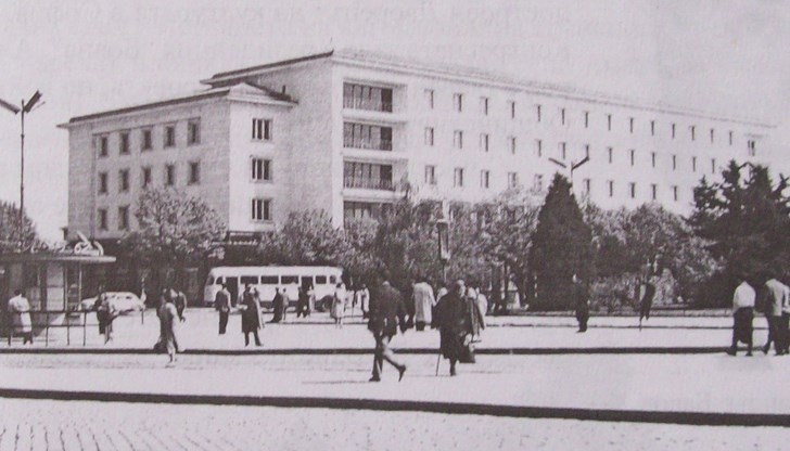 От „Балкантурист" до днес – историята на знаковата сграда в сърцето на Русе От „Балкантурист" до днес – историята на знаковата сграда в сърцето на Русе