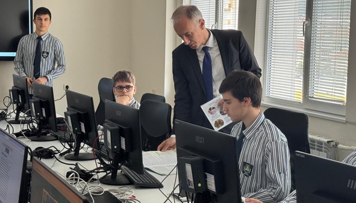 Министър Вълчев обяви промените в образователната система, които ще бъдат обсъдени през май Министър Вълчев обяви промените в образователната система, които ще бъдат обсъдени през май