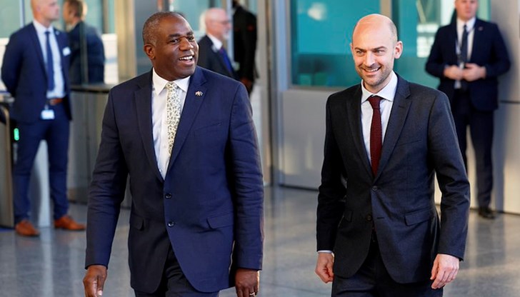 Дейвид Лами не скри разочарованието си по време на срещата с френския си колега Жан-Ноел Баро Дейвид Лами не скри разочарованието си по време на срещата с френския си колега Жан-Ноел Баро