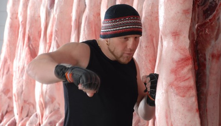 Съпругата на боксьора разкри, че има 10 счупени ребра и увреден бял дроб Съпругата на боксьора разкри, че има 10 счупени ребра и увреден бял дроб