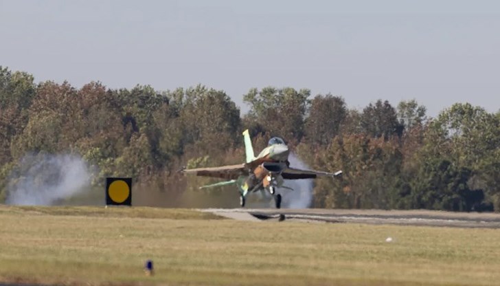 България посрещна първия си F-16 Block 70 на родна земя България посрещна първия си F-16 Block 70 на родна земя